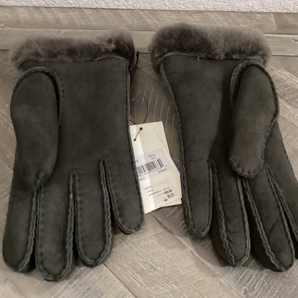 UGG Perforated Genuine Shearling Suede Gloves, size L